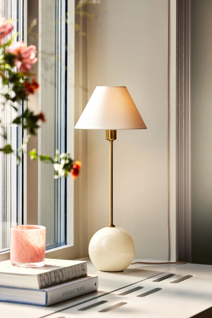 Bordslampa Iris 20 Creme