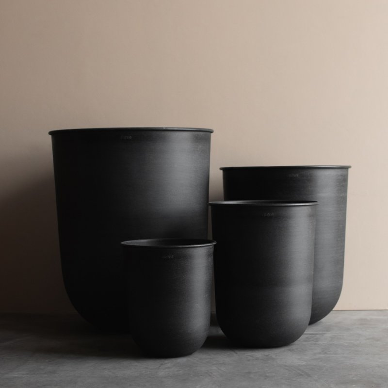 Out Pot Black DBKD