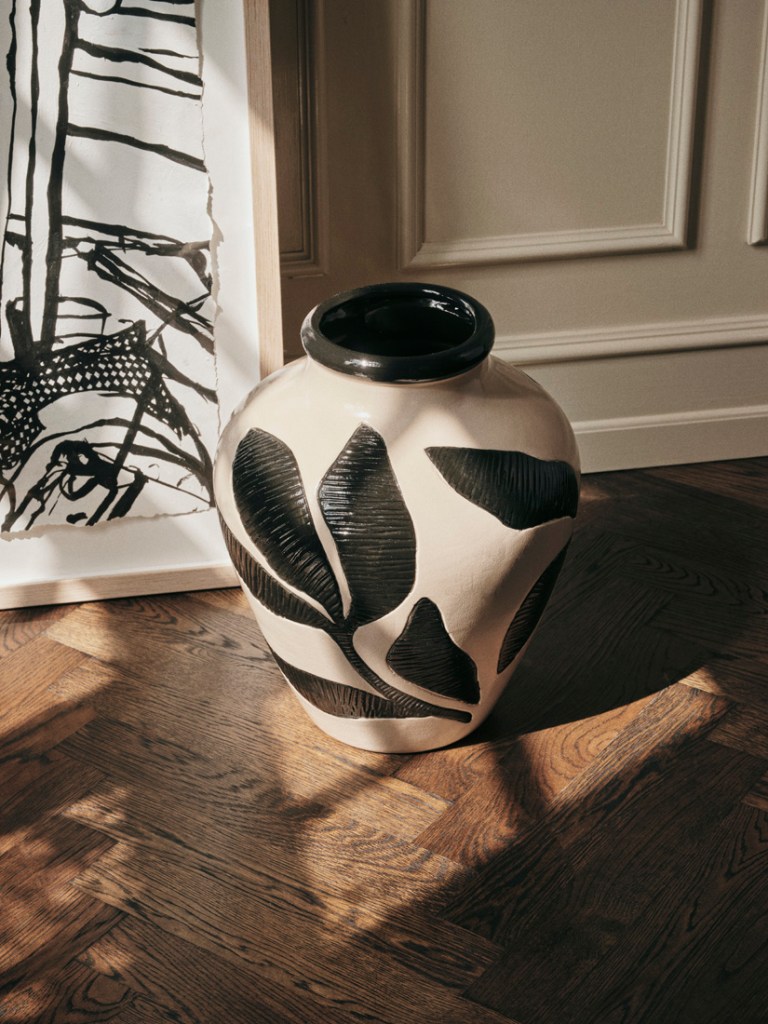 Herbert Vase Black/Rainy Day Grey