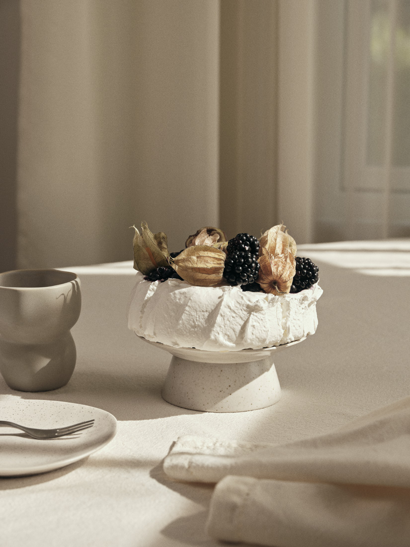 Nordic Vanilla Cake Stand Cream w. grains