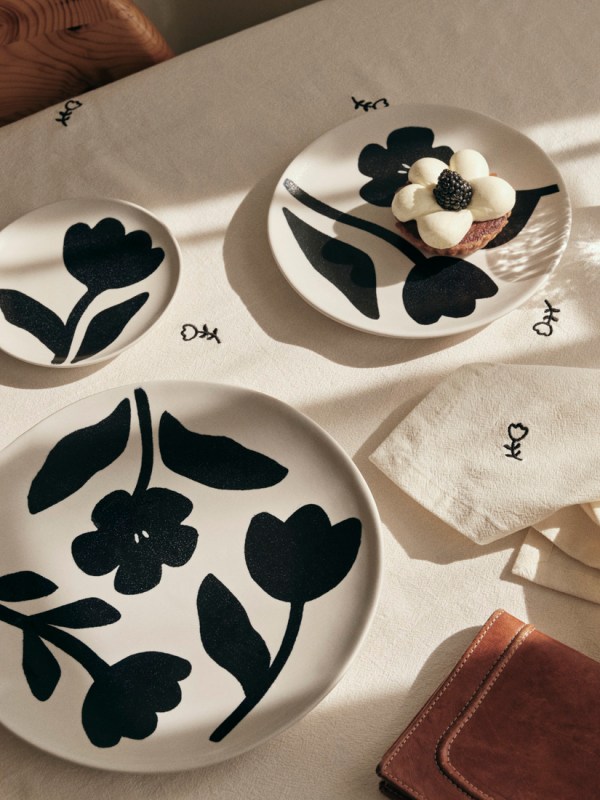 Flora Plate Large Black/Off White