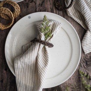 Tallrik Porslin D27 Vanilj ERNST